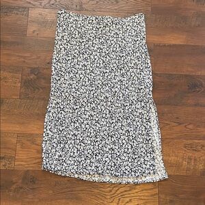 Old Navy Floral Navy and White Women's Skirt
